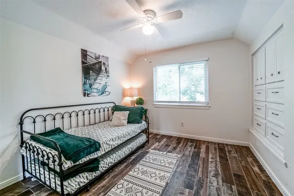 $3,800 | 718 Regency Court, Friendswood, TX 77546