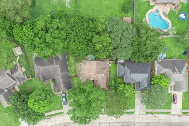 $3,800 | 718 Regency Court, Friendswood, TX 77546