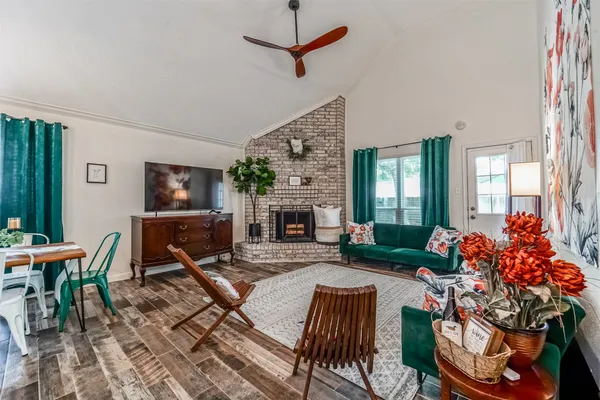 $3,800 | 718 Regency Court, Friendswood, TX 77546