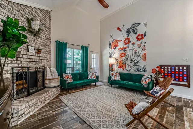 $3,800 | 718 Regency Court, Friendswood, TX 77546