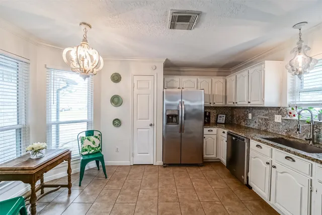 $3,800 | 718 Regency Court, Friendswood, TX 77546