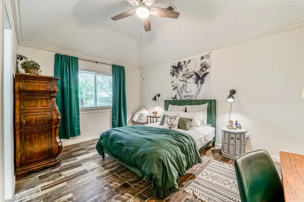 $3,800 | 718 Regency Court, Friendswood, TX 77546