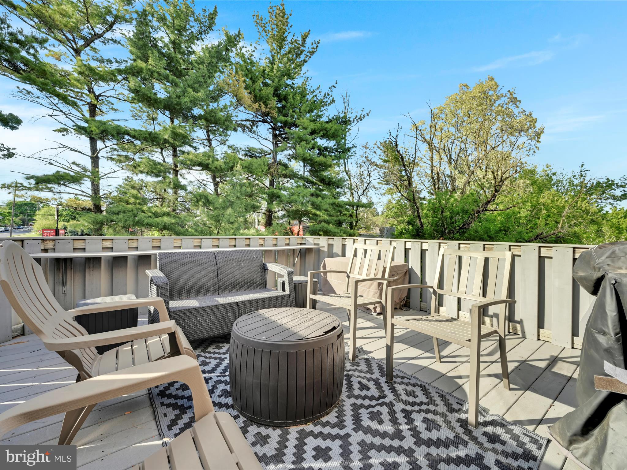 641 West Springfield Road, Unit B2 Springfield, PA 19064 - Photo 5 of 32 Great Place to Entertain or Relax!