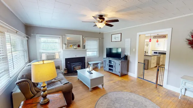 $279,500 | 15 South Main Street, Detroit, ME 04929