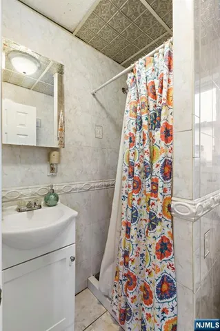 a view of house with a street