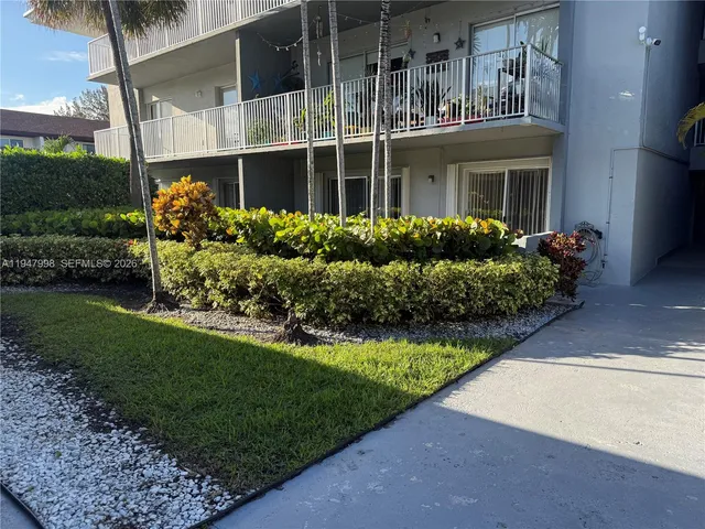 $1,750 | 7403 Southwest 82nd Street, Unit 109N, Miami, FL 33143