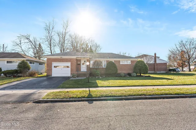 $344,900 | 25 Gingerbread Lane, Albany, NY 12208