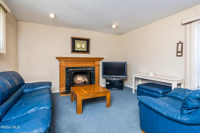 $344,900 | 25 Gingerbread Lane, Albany, NY 12208