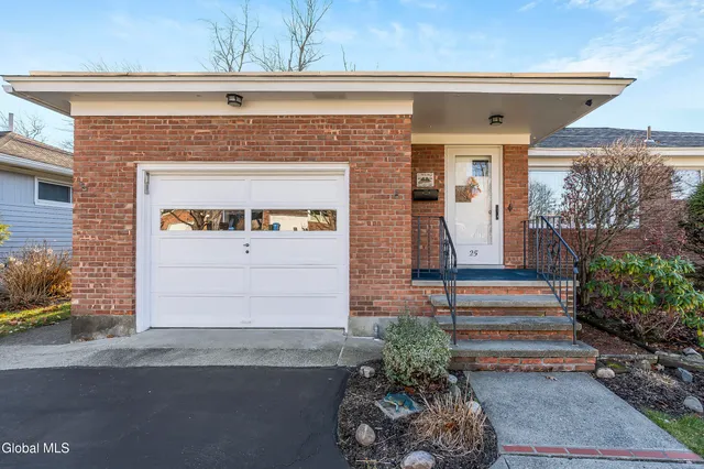 $344,900 | 25 Gingerbread Lane, Albany, NY 12208