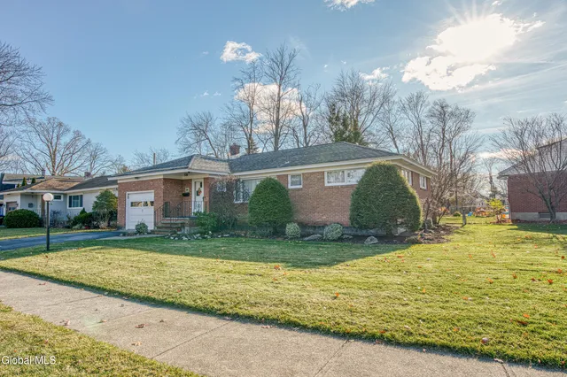 $344,900 | 25 Gingerbread Lane, Albany, NY 12208