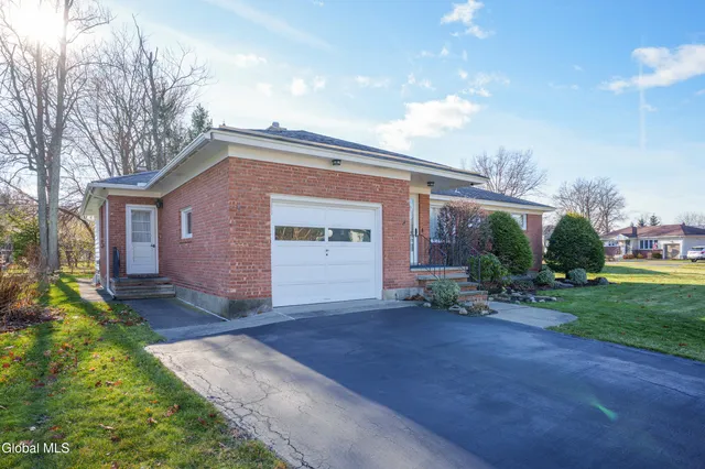 $344,900 | 25 Gingerbread Lane, Albany, NY 12208