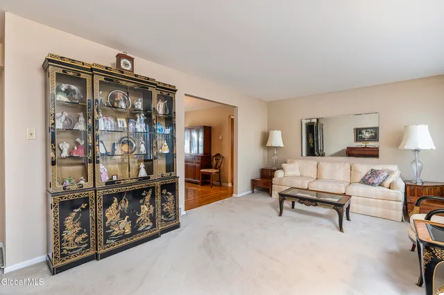 $344,900 | 25 Gingerbread Lane, Albany, NY 12208