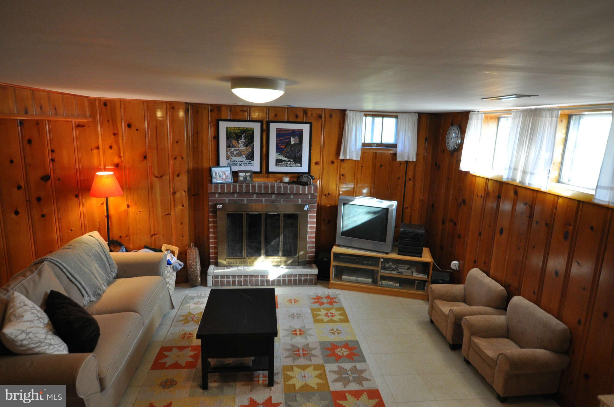 814 Stoneleigh Road Baltimore, MD 21212 - Photo 15 of 30 Family Room