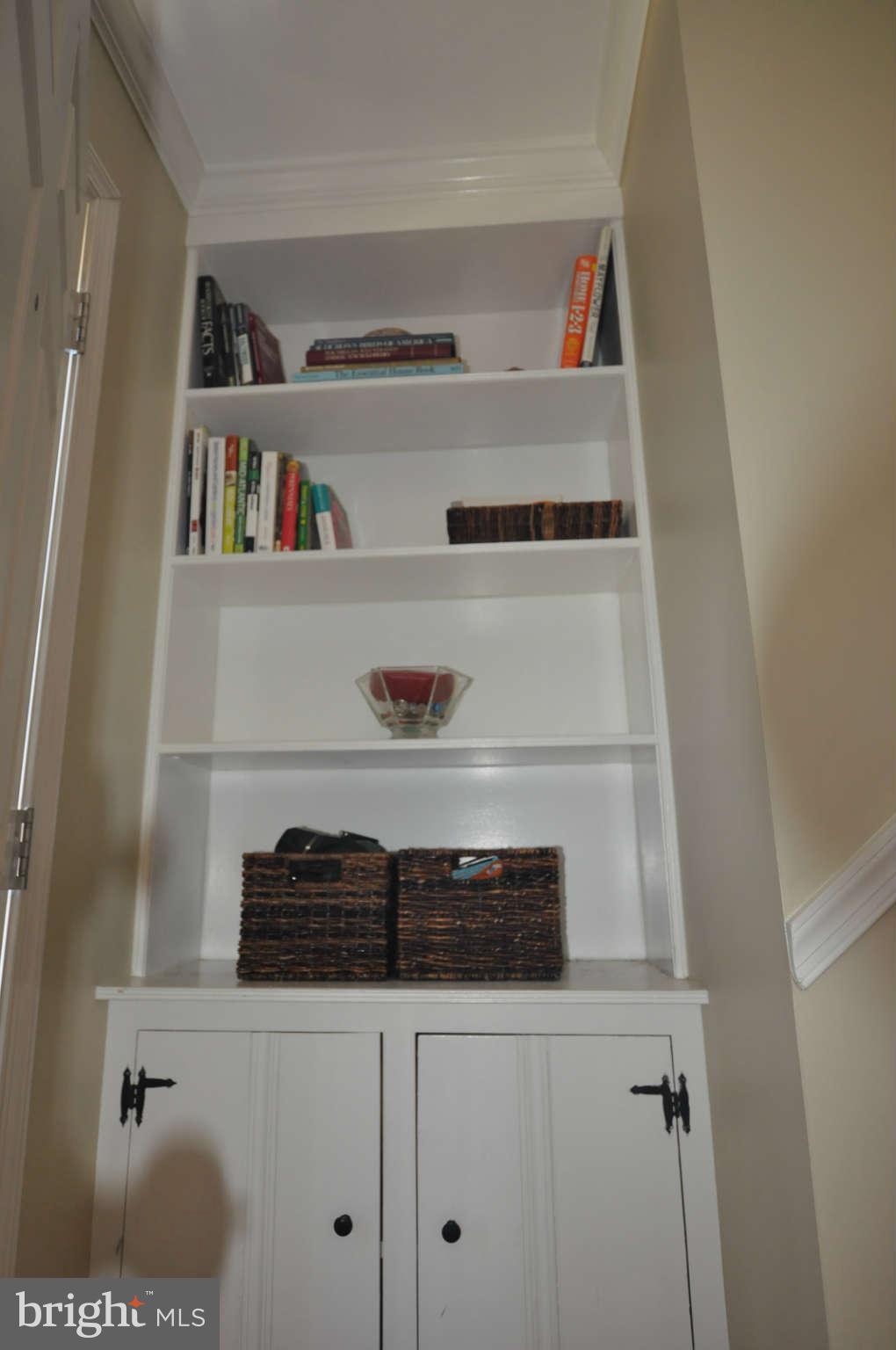 814 Stoneleigh Road Baltimore, MD 21212 - Photo 4 of 30 built-in