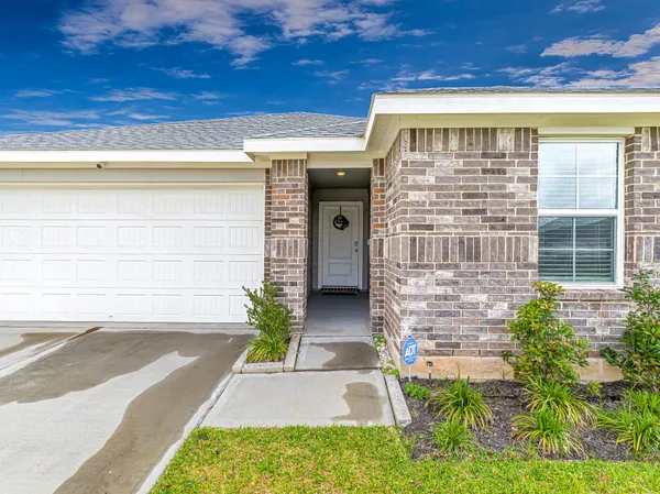 $284,990 | 1317 Bison View Lane, Sealy, TX 77474