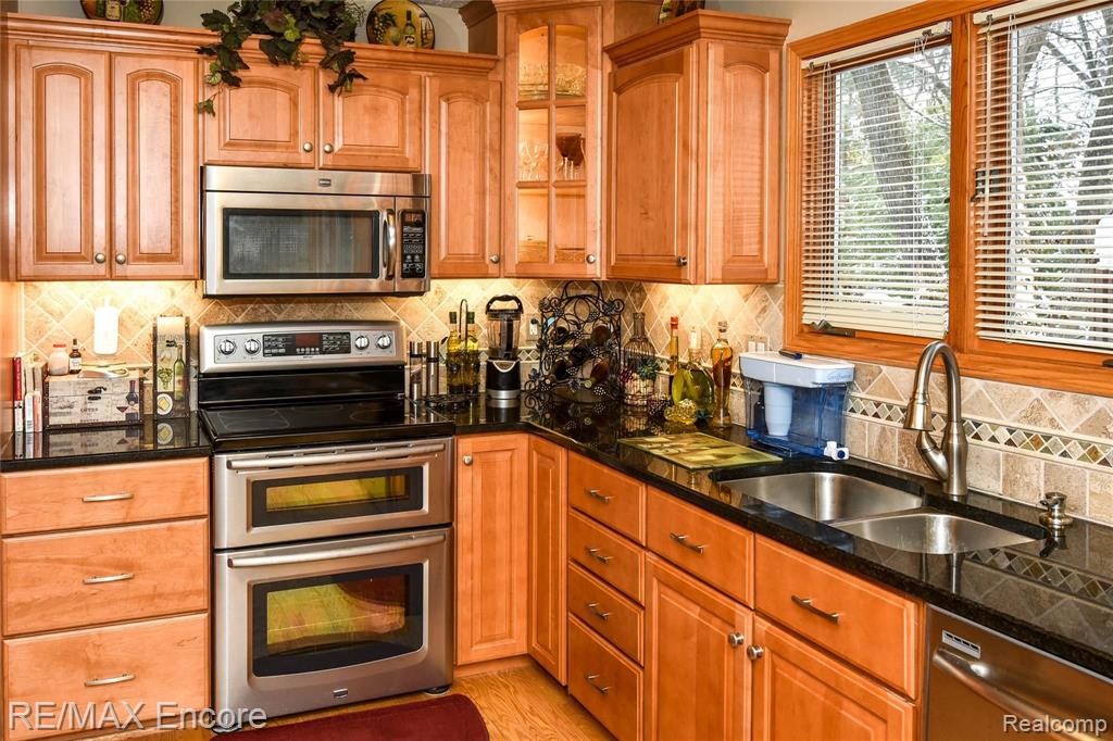 6576 Ridgeview Drive Clarkston, MI 48346 - Photo 13 of 75