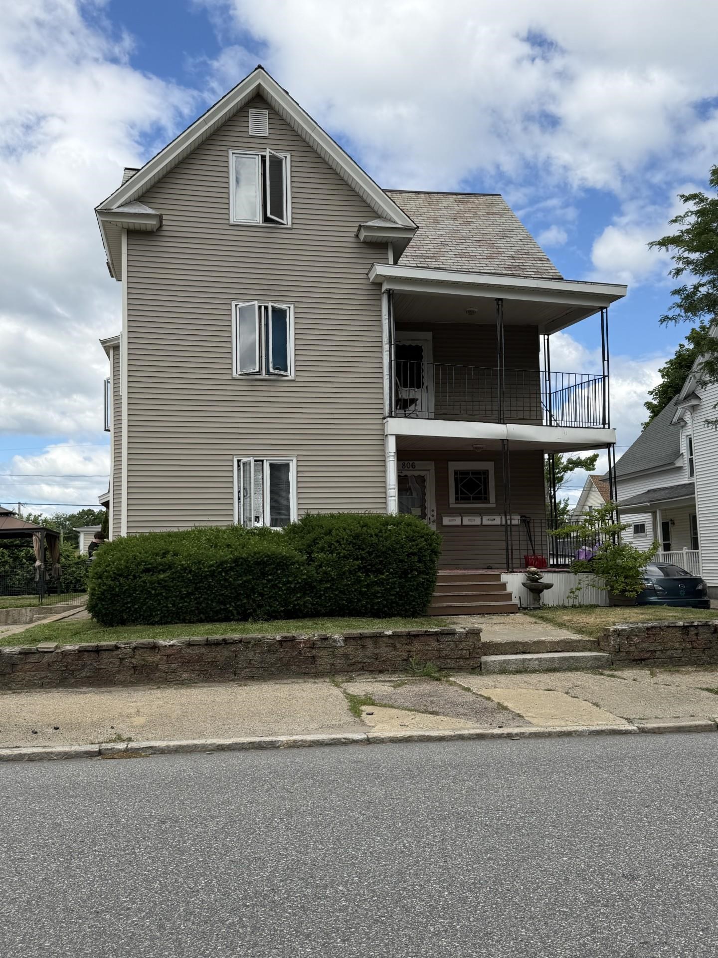 806 Union Street Manchester, NH 03104 - Photo 1 of 3