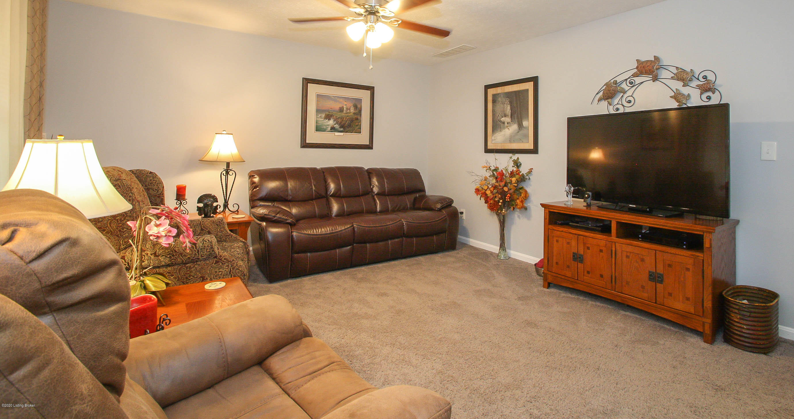 136 Oak Ridge Drive Radcliff, KY 40160 - Photo 3 of 19 Living room
