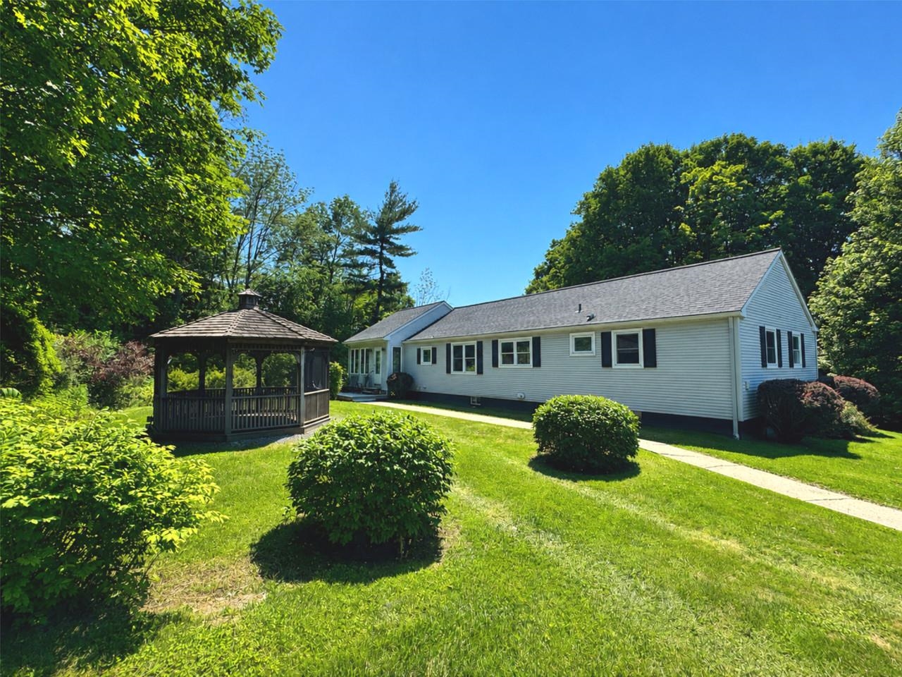 240 Jericho Road Richmond, VT 05477 - Photo 1 of 43
