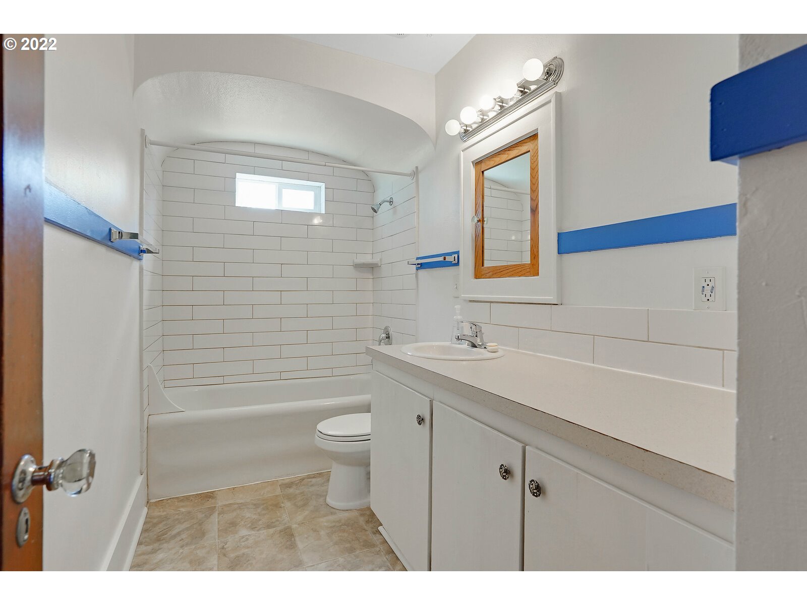 440 17th Street Northeast Salem, OR 97301 - Photo 16 of 32 a bathroom with a sink a toilet and shower