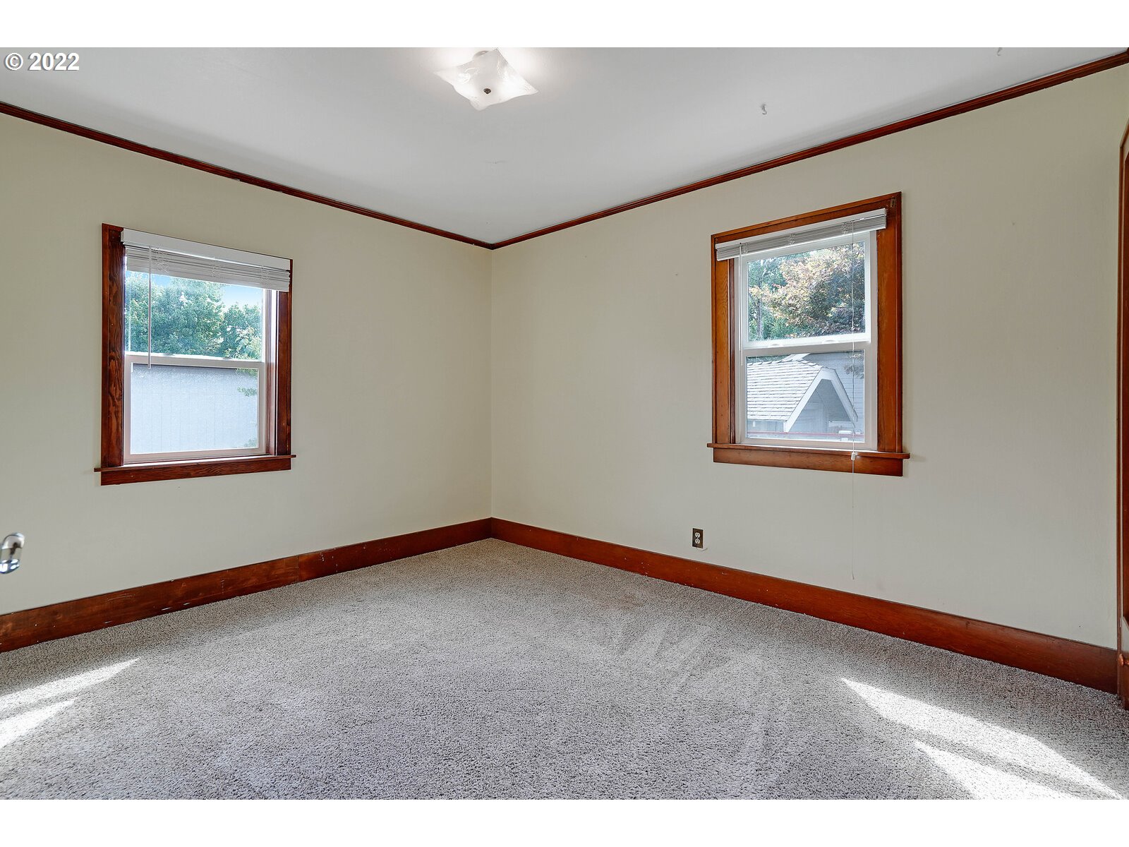 440 17th Street Northeast Salem, OR 97301 - Photo 17 of 32 a view of an empty room with a window
