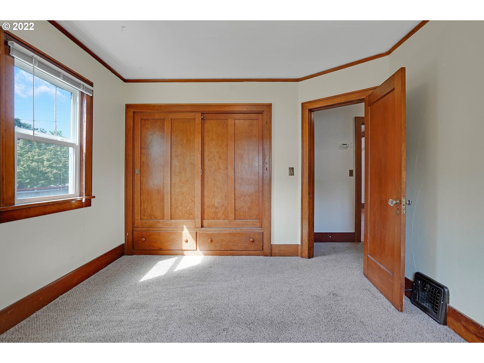 440 17th Street Northeast Salem, OR 97301 - Photo 18 of 32 a view of an empty room and window