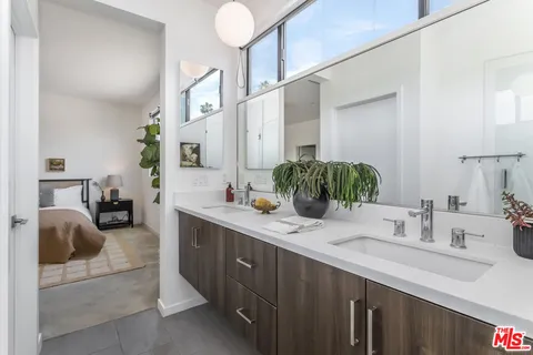 $1,399,000 | 1433 Waterloo Street, Los Angeles, CA 90026
