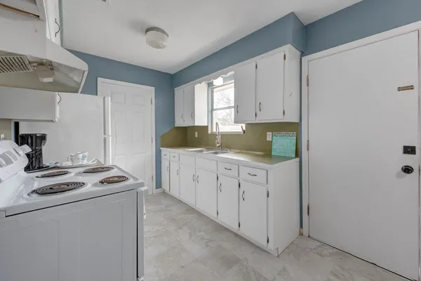 $1,900 | 1330 Red Bird Street, Rockport, TX 78382