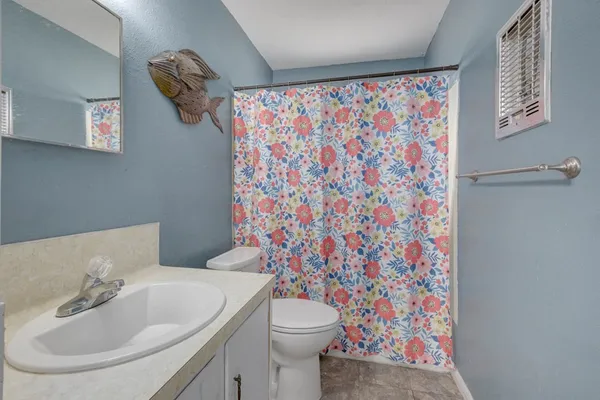 $1,900 | 1330 Red Bird Street, Rockport, TX 78382