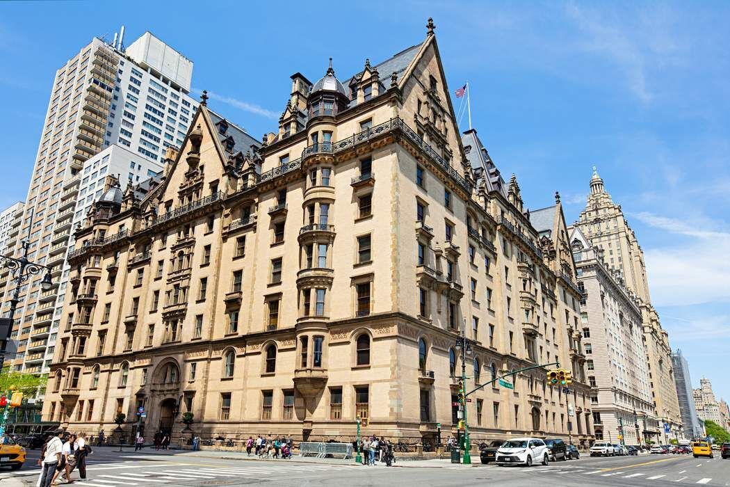 1 West 72nd Street, Unit 1011 Manhattan, NY 10023 - Photo 13 of 14 front view of a building