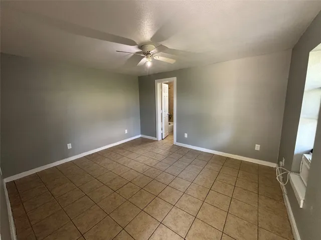 $950 | 2013 Eubanks Street, Unit 9, Houston, TX 77093