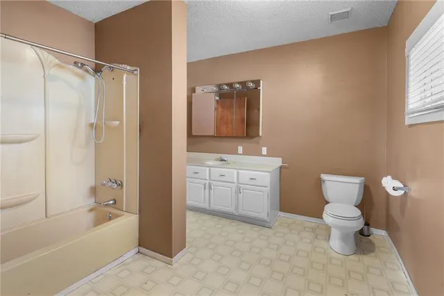 $107,100 | 1109 Main Street, Osawatomie, KS 66064