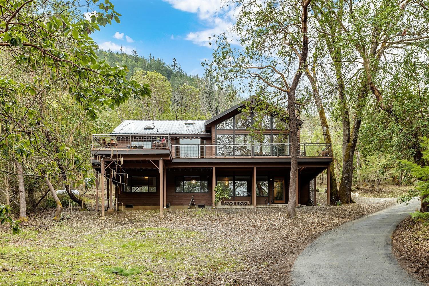 1250 Wards Creek Road Rogue River, OR 97537 - Photo 1 of 32 Home Profile! Take the Virtual Tour Clic