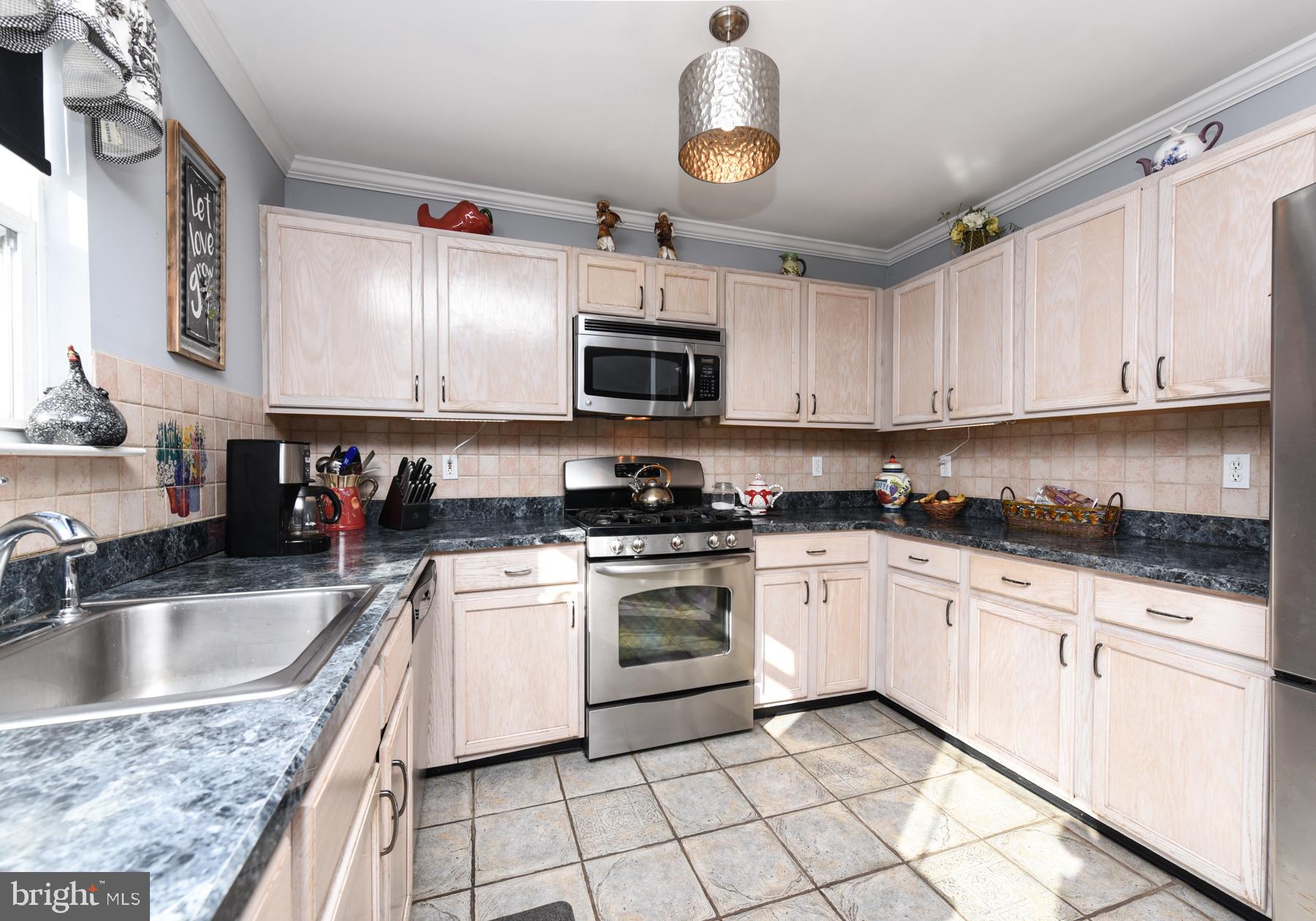 49 Friendship Road Cranbury, NJ 08512 - Photo 14 of 33