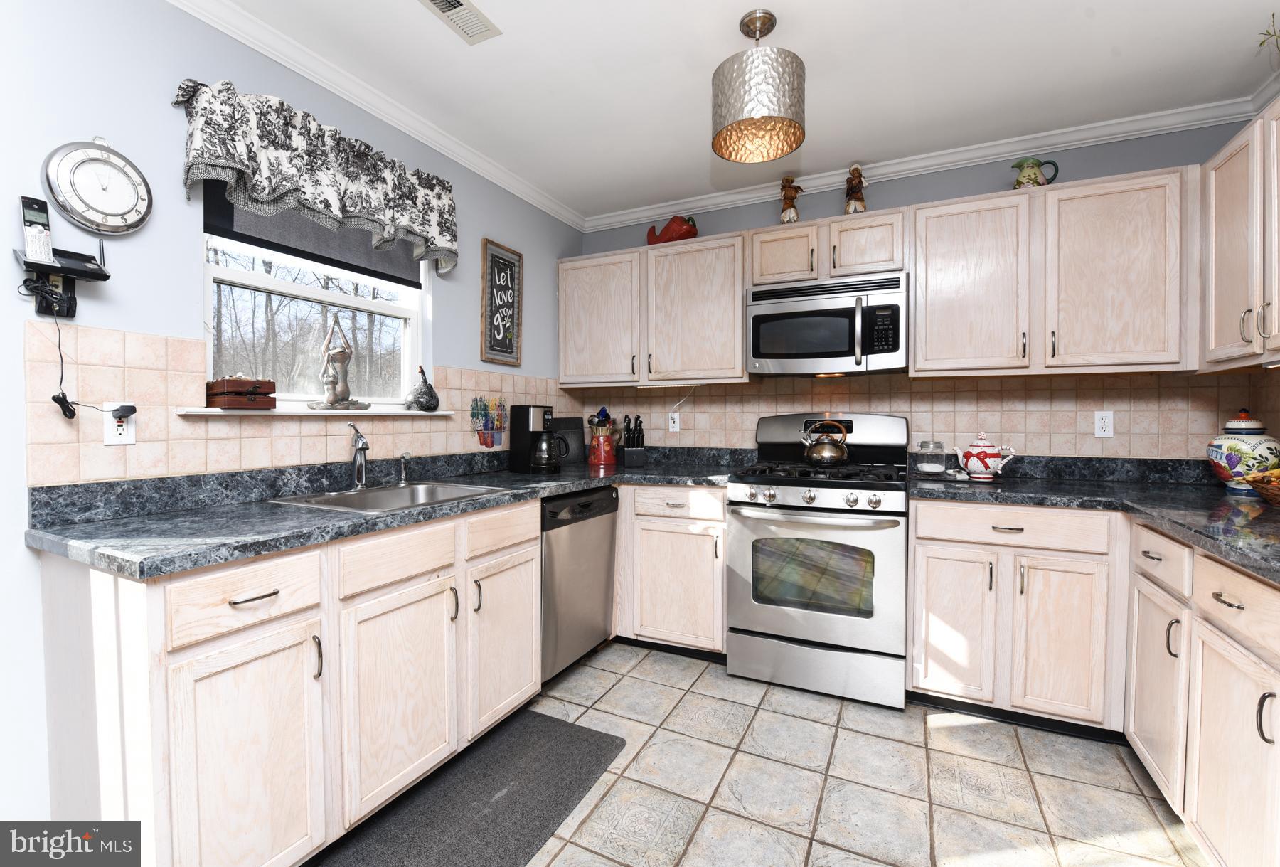 49 Friendship Road Cranbury, NJ 08512 - Photo 15 of 33 Stainless steel appliances