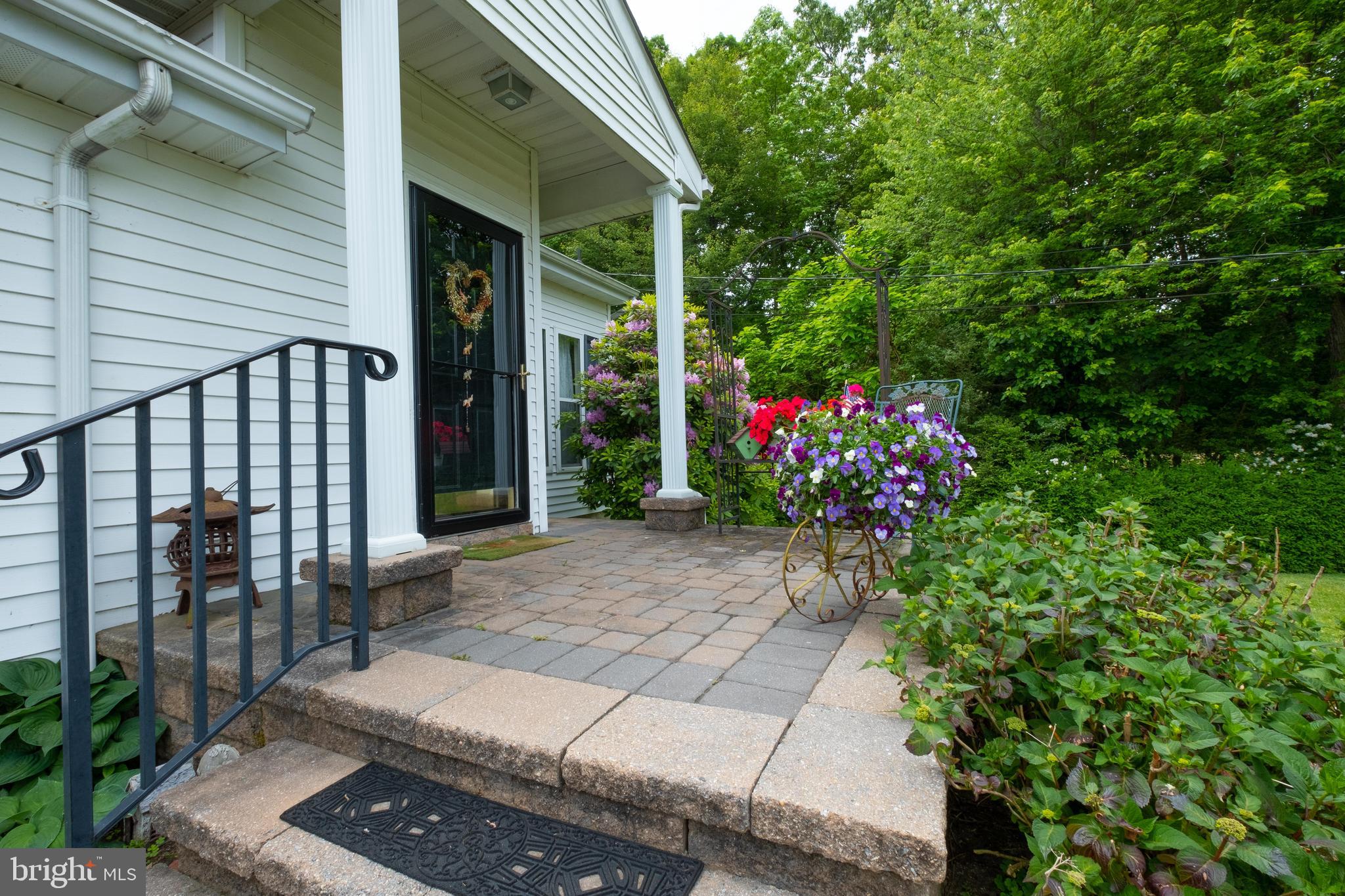 49 Friendship Road Cranbury, NJ 08512 - Photo 4 of 33