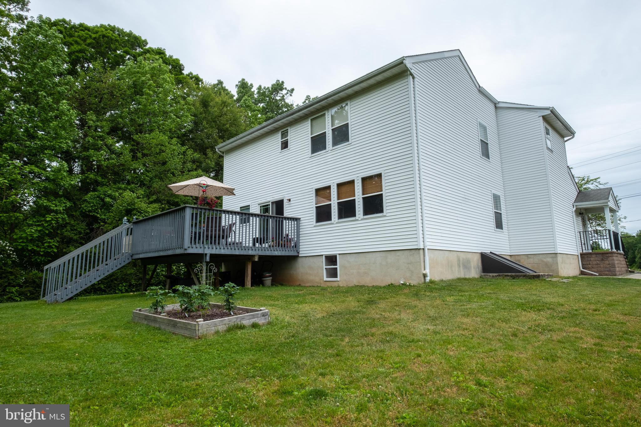 49 Friendship Road Cranbury, NJ 08512 - Photo 5 of 33