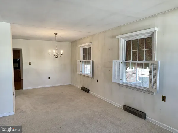 en empty room with windows