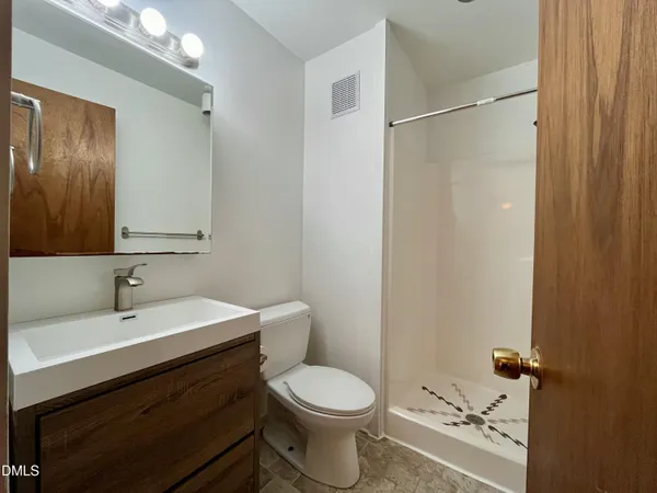 $2,100 | 211 Dacian Avenue, Durham, NC 27701