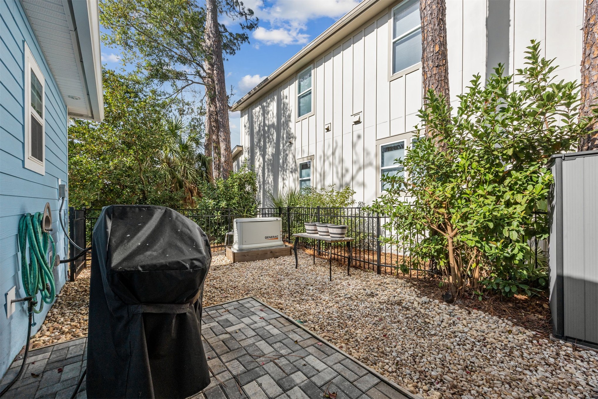 307 Elm Street Fernandina Beach, FL 32034 - Photo 28 of 35 a garden view with a seating space