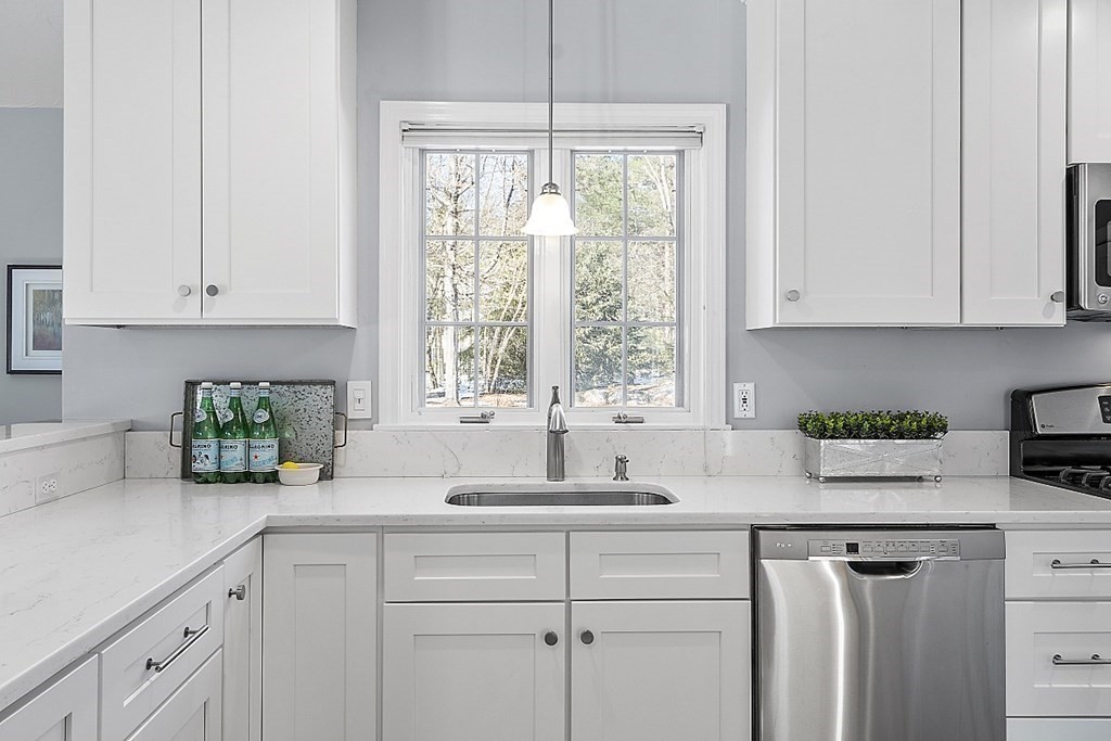 26 Chicory Road Westford, MA 01886 - Photo 7 of 42 Gallery Image 7
