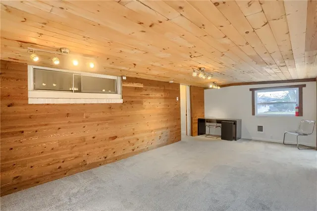 a view of a livingroom with furniture