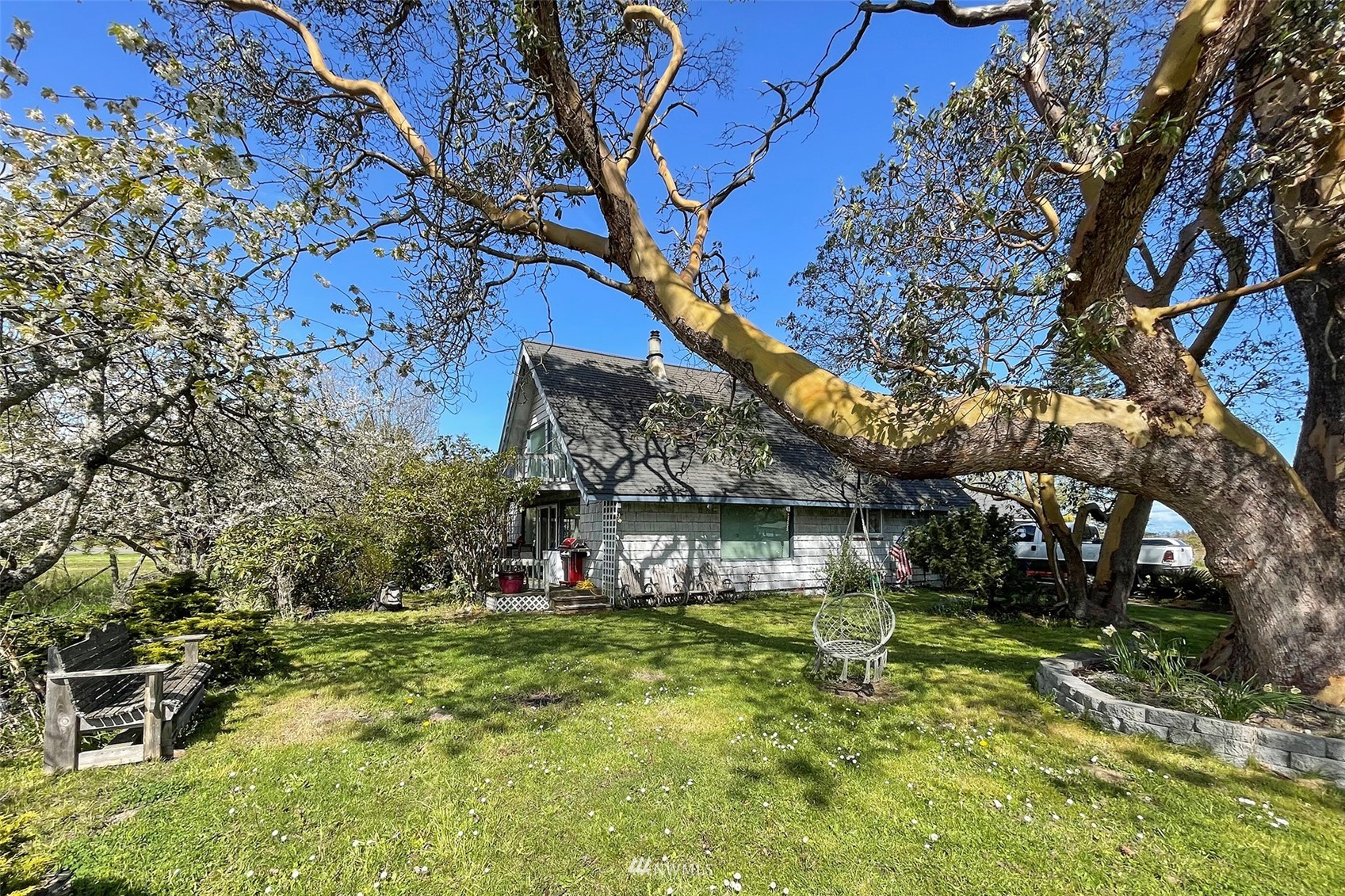 a view of house with backyard