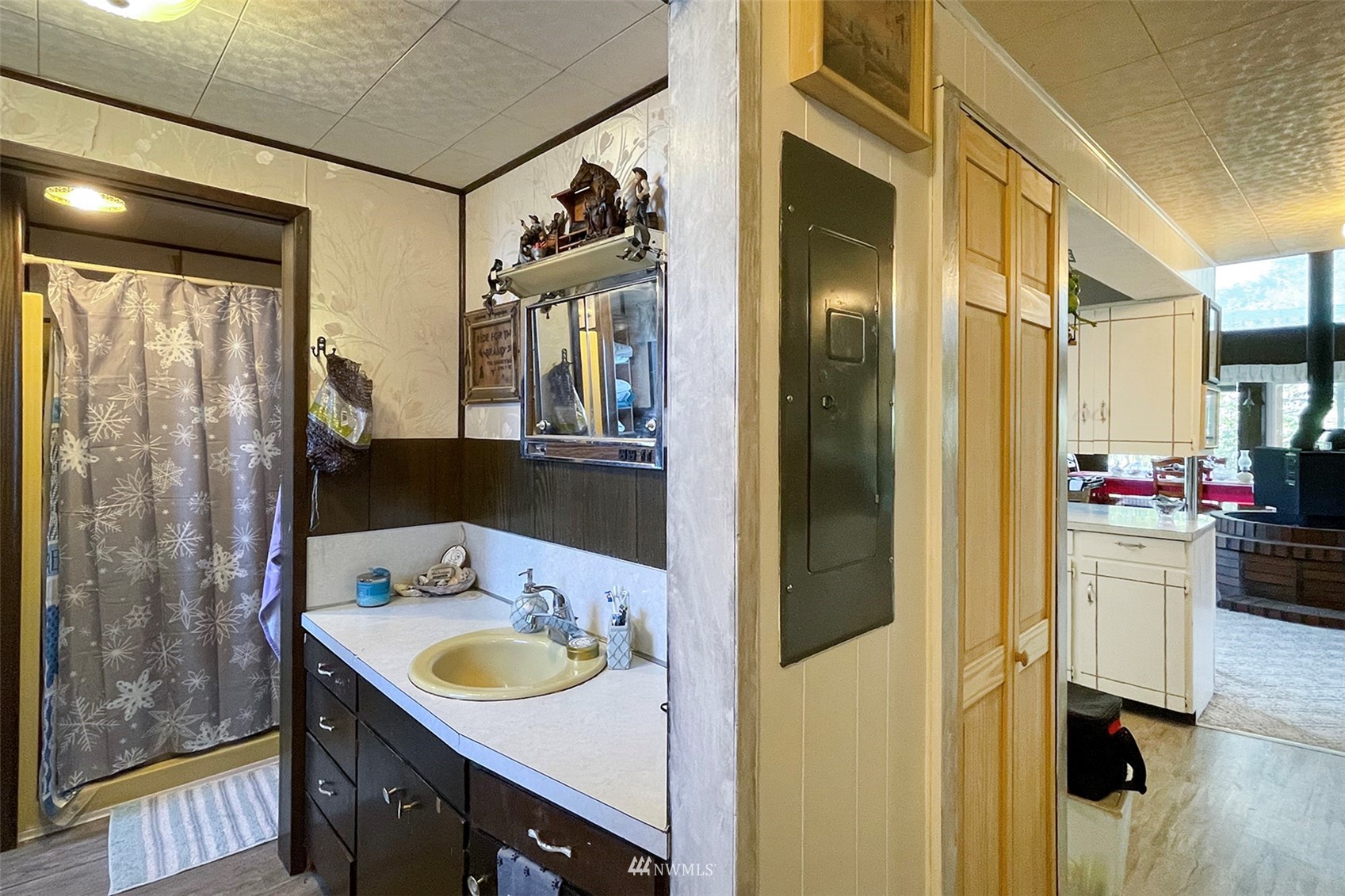 371 Lake Farm Road Port Angeles, WA 98362 - Photo 11 of 36 a bathroom with a sink and a mirror