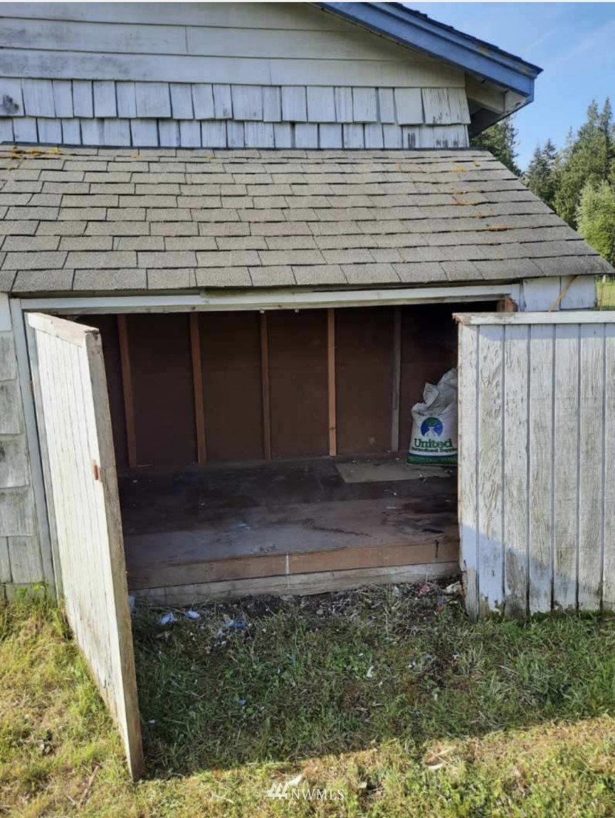 371 Lake Farm Road Port Angeles, WA 98362 - Photo 29 of 36 a front view of a house with garden