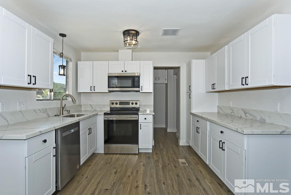 499 Niles Way Reno, NV 89506 - Photo 5 of 36 Photo 5