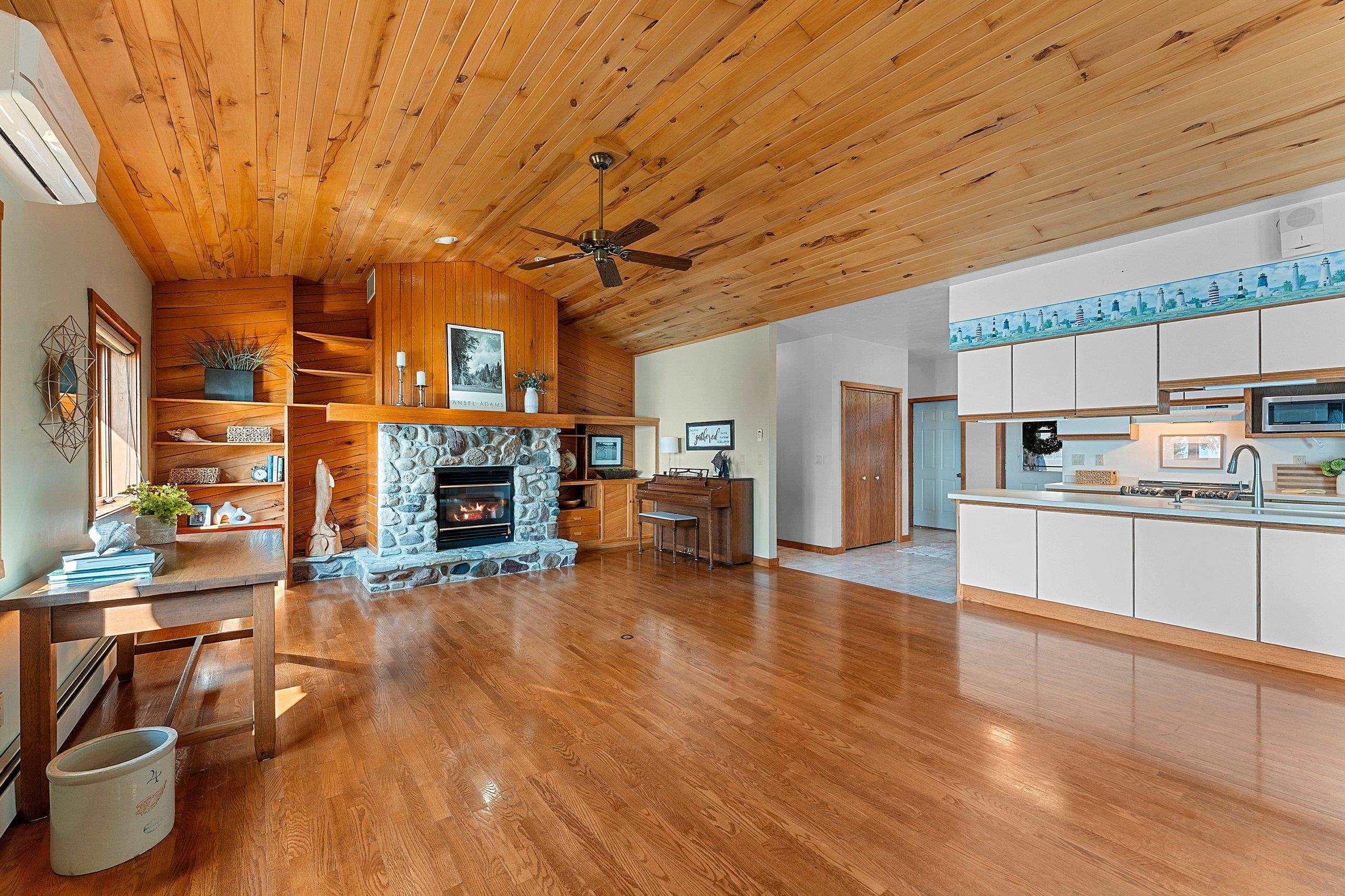 5153 Edgewater Beach Road Green Bay, WI 54311 - Photo 12 of 48