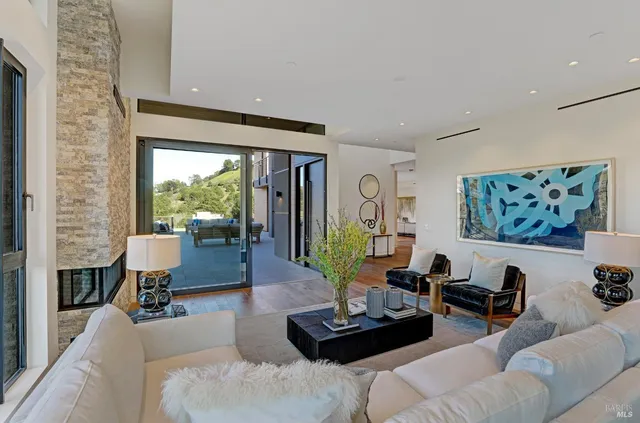 $8,977,000 | 3 Trestle Glen Circle, Tiburon, CA 94920