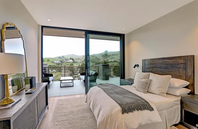 $8,977,000 | 3 Trestle Glen Circle, Tiburon, CA 94920