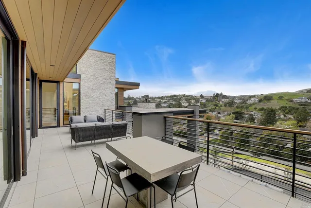 $8,977,000 | 3 Trestle Glen Circle, Tiburon, CA 94920